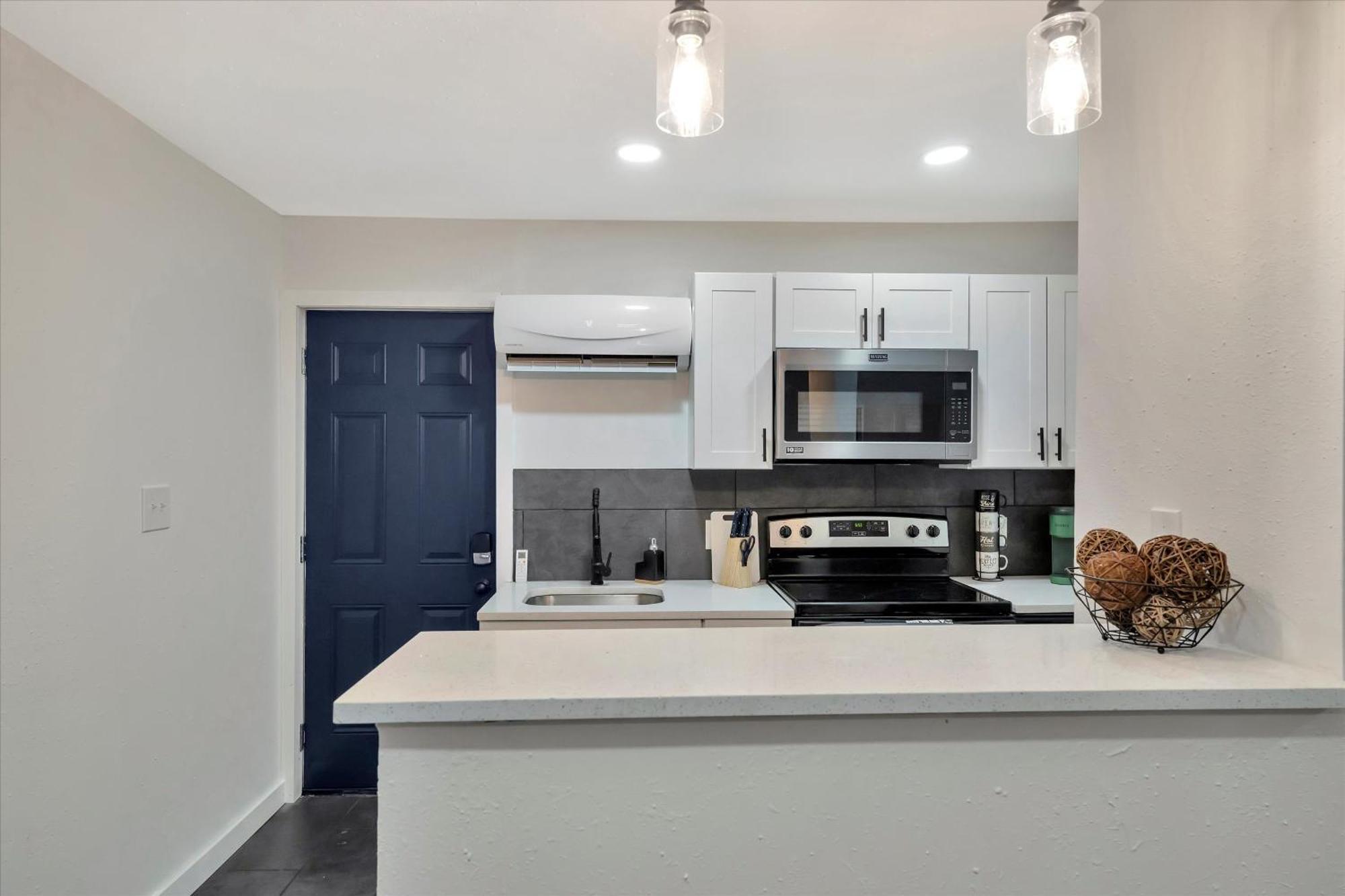 Walk To Stadium, Free Parking * Tampa