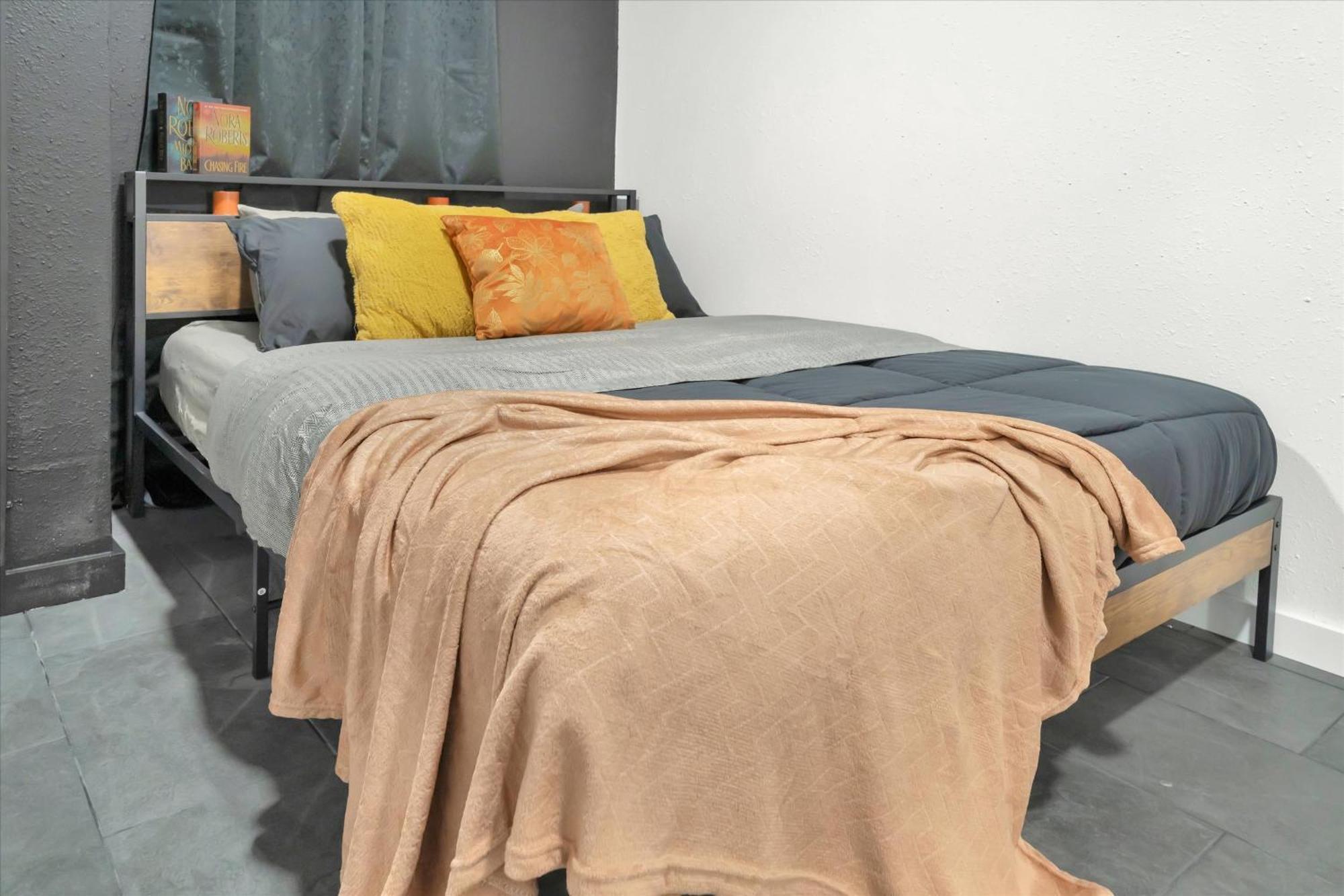 Apartment Walk To Stadium, Free Parking *