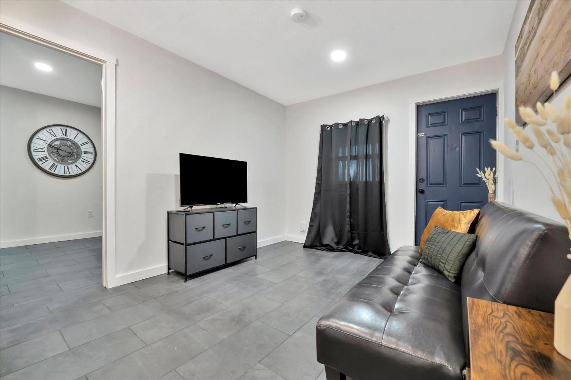 Apartment Walk To Stadium, Free Parking