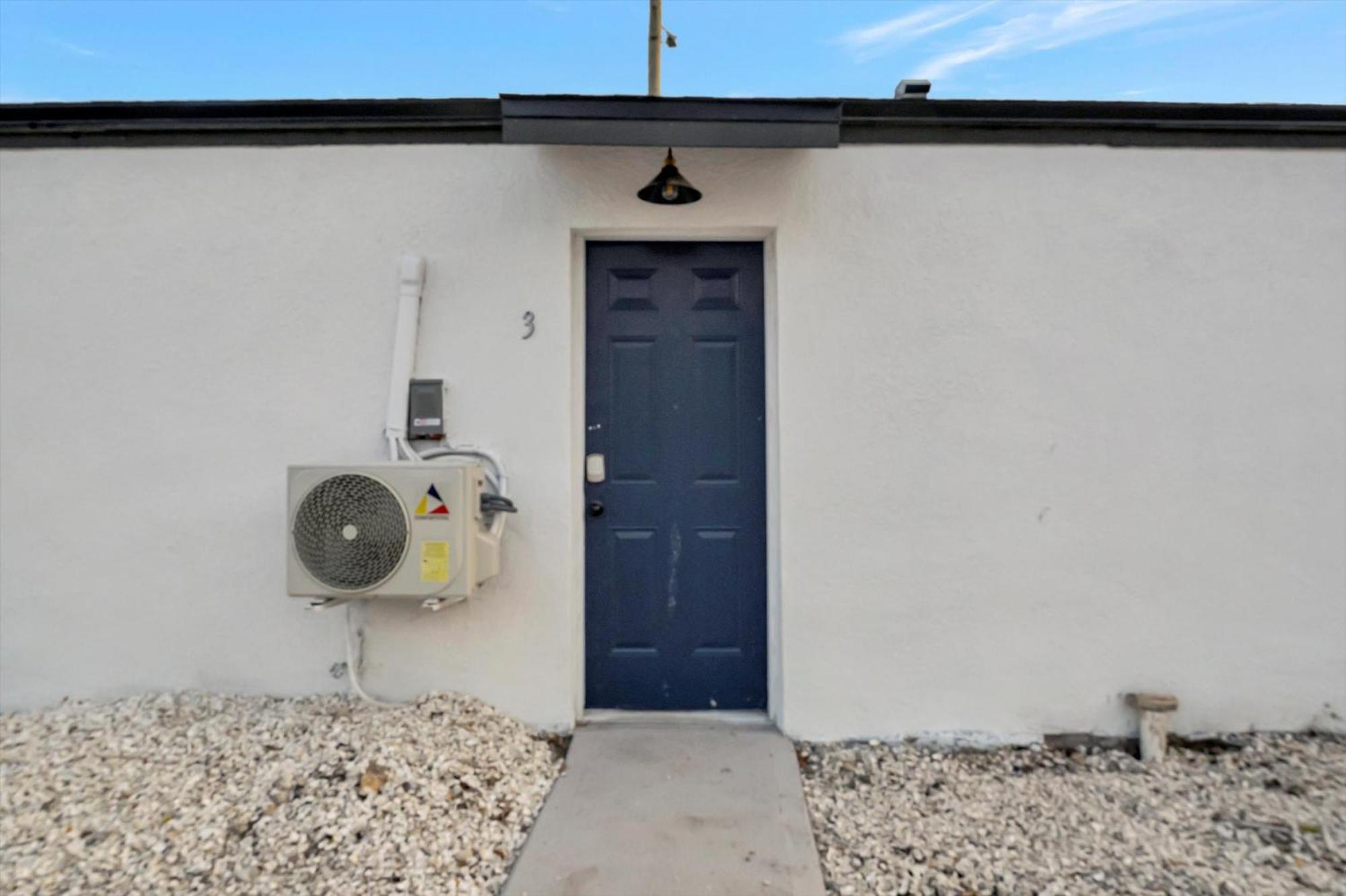 Walk To Stadium, Free Parking Apartment
