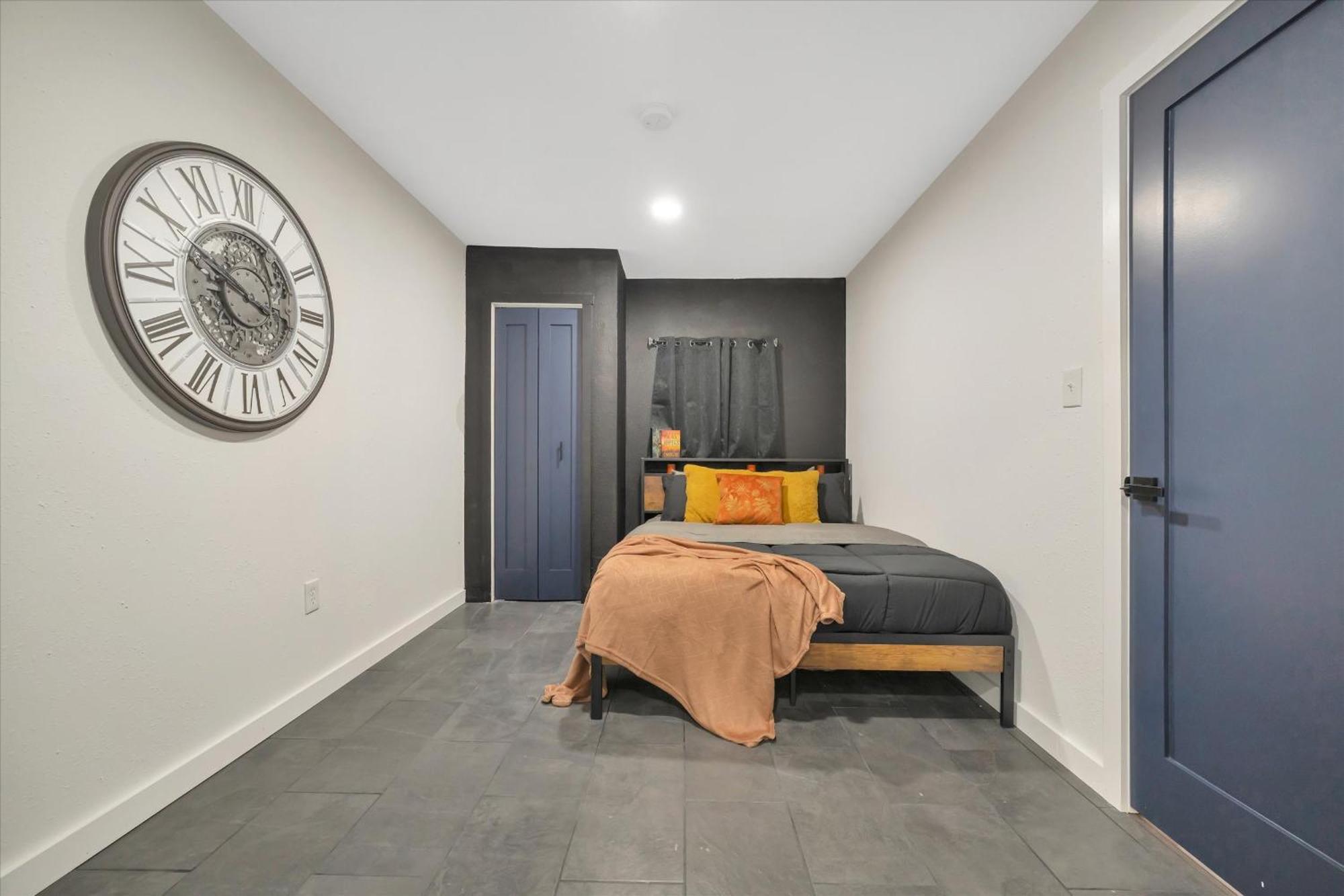 Apartment Walk To Stadium, Free Parking *